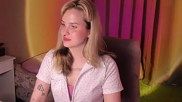 hellfirekiss online show from June 4, 2026, 6:29 am