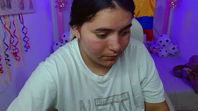 Snapshot of Laurha_ chatting on June 29, 2026, 7:57 pm Laurha online show from June 29, 2026, 7:57 pm