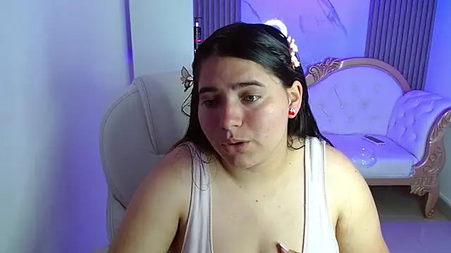 Laurha  online show from June 1, 2026, 7:57 pm