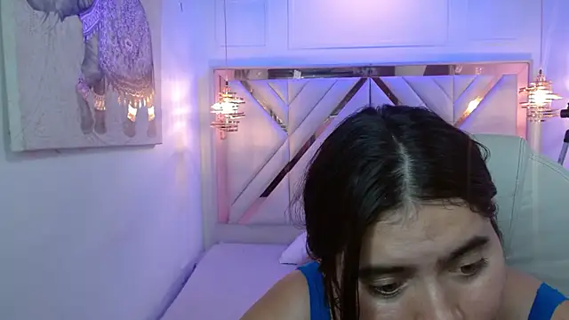 Snapshot of Laurha_ chatting on July 23, 2026, 7:32 pm Laurha online show from July 23, 2026, 7:32 pm