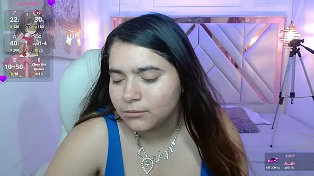 Snapshot of Laurha_ chatting on July 16, 2026, 7:33 pm Laurha online show from July 16, 2026, 7:33 pm