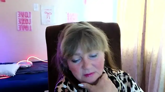Melania Cook online show from July 2, 2026, 11:16 am