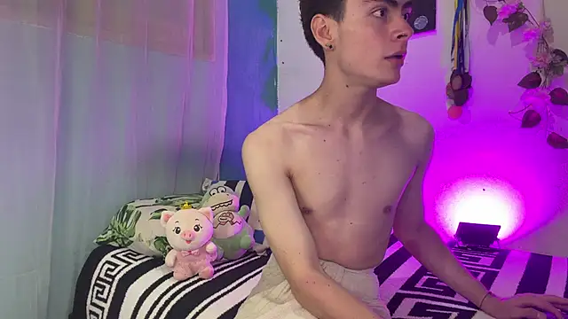  peachyboy online show from June 3, 2026, 4:57 am
