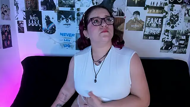 Snapshot of helleen21 chatting on June 11, 2026, 4:31 am helleen21 online show from June 11, 2026, 4:31 am