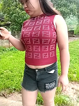 Snapshot of Lily_Henry chatting on May 10, 2026, 11:50 pm Lily Henry online show from May 10, 2026, 11:50 pm
