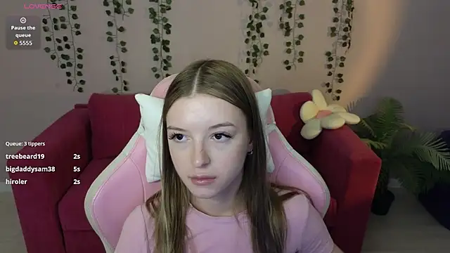 Eva Th0mpson online show from July 7, 2026, 6:47 am