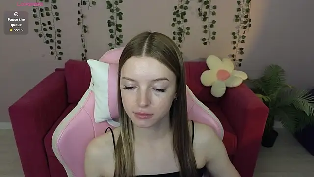 Eva Th0mpson online show from July 13, 2026, 1:05 am