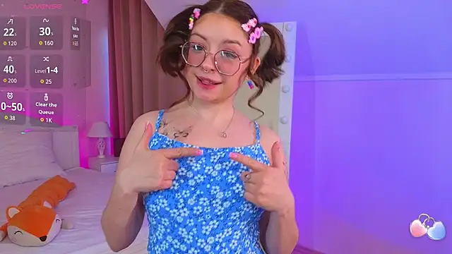 selenamils online show from May 20, 2026, 10:01 am