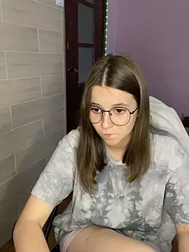 Snapshot of Blossom_Emily chatting on June 6, 2026, 4:01 pm Blossom Emily online show from June 6, 2026, 4:01 pm