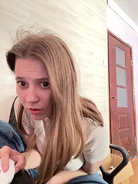 Snapshot of Blossom_Emily chatting on May 6, 2026, 7:12 am Blossom Emily online show from May 6, 2026, 7:12 am