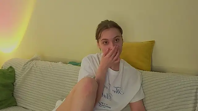JolieDerringer online show from June 3, 2026, 7:31 am