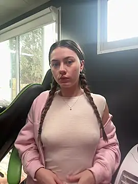 Snapshot of daisycollins chatting on May 17, 2026, 12:10 am daisycollins online show from May 17, 2026, 12:10 am