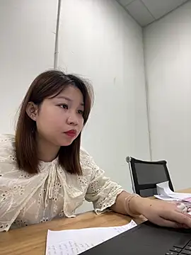 LYNAIA20 online show from May 3, 2026, 8:19 am