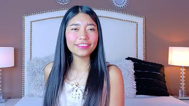 Snapshot of hanaluna_ chatting on August 7, 2026, 2:12 pm hanaluna online show from August 7, 2026, 2:12 pm