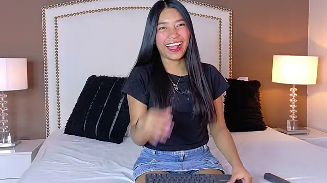 Snapshot of hanaluna_ chatting on July 7, 2026, 1:47 pm hanaluna online show from July 7, 2026, 1:47 pm