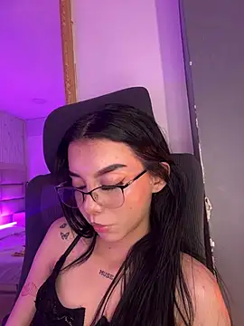 MelCherry online show from August 3, 2026, 5:37 am