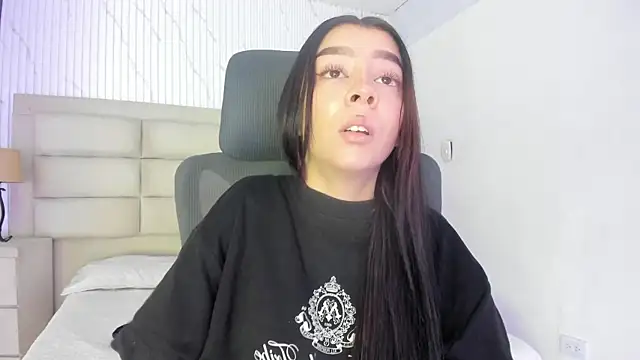 MelCherry online show from June 20, 2026, 4:17 am