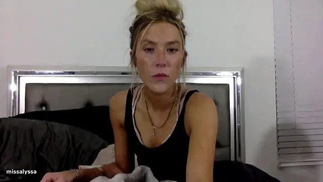 Misss alyssaaa online show from June 17, 2026, 4:12 am