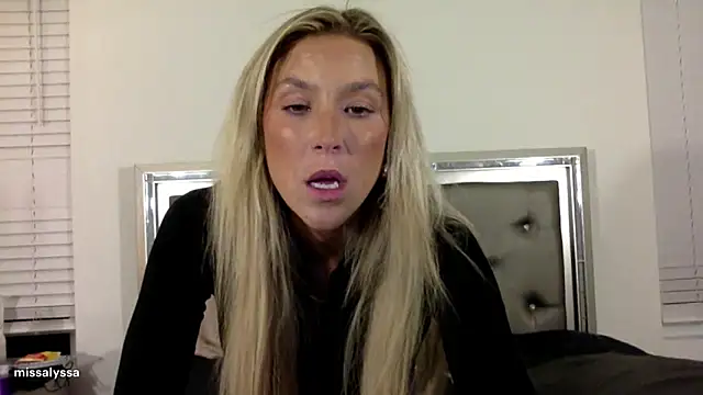 Misss alyssaaa online show from June 10, 2026, 4:13 am