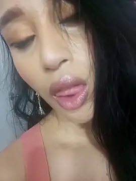 mayteexotic online show from May 4, 2026, 2:09 pm