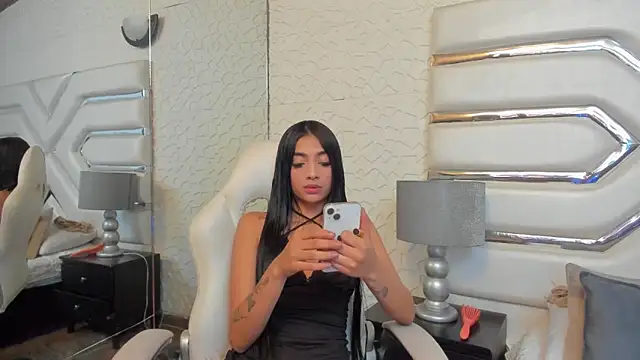 Snapshot of KattyLilli chatting on June 27, 2026, 2:39 am KattyLilli online show from June 27, 2026, 2:39 am
