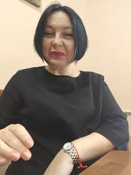 EmmaEmmy40 online show from May 25, 2026, 7:18 am
