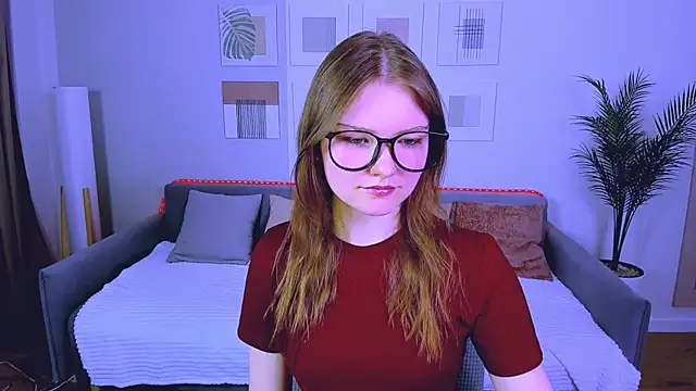 Snapshot of LookEva chatting on May 4, 2026, 11:24 am LookEva online show from May 4, 2026, 11:24 am