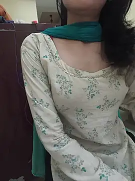 Snapshot of zoya_baby_ chatting on July 28, 2026, 3:32 pm zoya baby online show from July 28, 2026, 3:32 pm