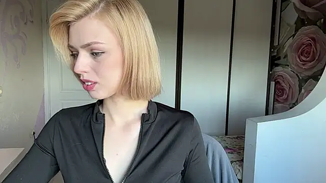 ScarlettRosy online show from June 2, 2026, 4:12 am