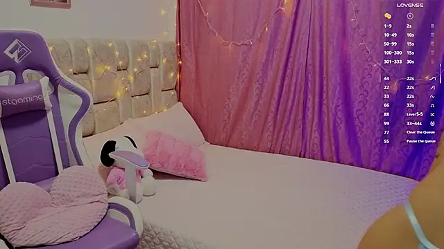 Naomilaurent online show from May 20, 2026, 7:11 pm