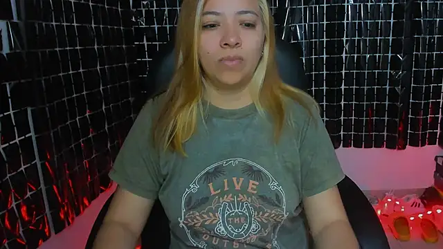 MissAlmaFenix online show from June 3, 2026, 2:44 pm