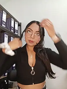 JENNIFER  03 online show from June 9, 2026, 5:03 pm