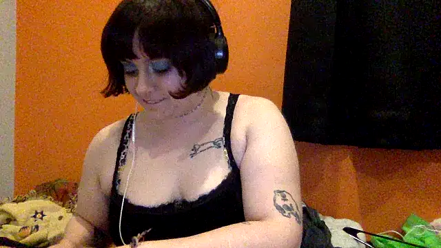 moniqueisalovergirl online show from May 7, 2026, 6:39 am