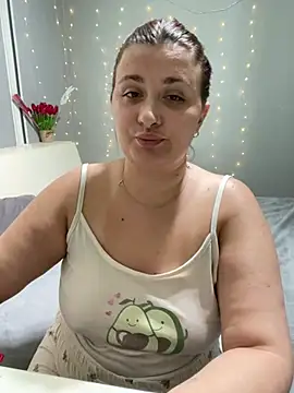 Snapshot of AureTease chatting on August 2, 2026, 6:49 pm AureTease online show from August 2, 2026, 6:49 pm