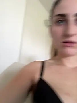OliviaBaby- online show from July 18, 2026, 2:58 pm