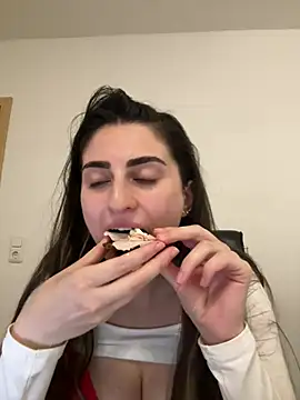 OliviaBaby- online show from July 4, 2026, 7:29 pm