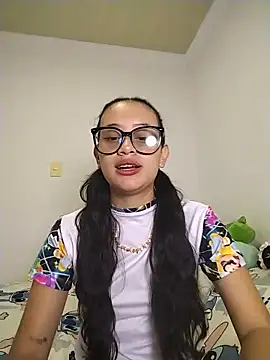 Snapshot of L0lita_Emi12 chatting on May 19, 2026, 11:06 am L0lita Emi12 online show from May 19, 2026, 11:06 am