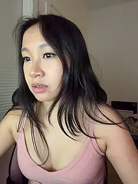 petiteTai online show from May 21, 2026, 5:49 am