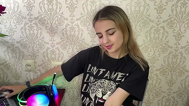 Snapshot of By_Mira chatting on June 1, 2026, 3:00 pm By Mira online show from June 1, 2026, 3:00 pm