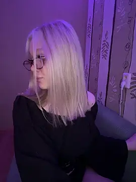 Velvet Doll  online show from June 17, 2026, 4:23 am