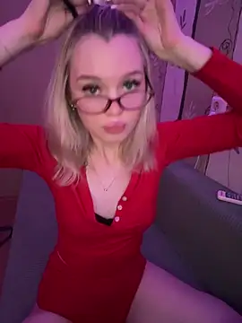 Velvet Doll  online show from May 28, 2026, 4:53 am