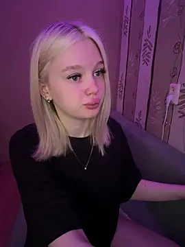 Velvet Doll  online show from June 4, 2026, 4:17 am