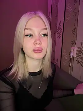 Velvet Doll  online show from May 31, 2026, 4:07 am