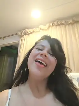 Snapshot of MonserratLune_ chatting on May 16, 2026, 7:13 pm MonserratLune online show from May 16, 2026, 7:13 pm