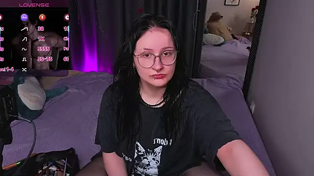 Snapshot of Ame_xCore chatting on June 18, 2026, 9:42 pm Ame xCore online show from June 18, 2026, 9:42 pm