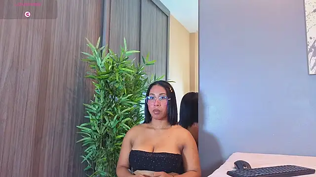 Snapshot of Karlie_moore_ chatting on May 21, 2026, 9:23 pm Karlie moore online show from May 21, 2026, 9:23 pm