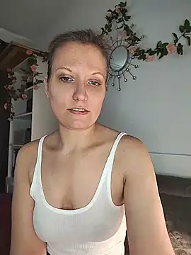 Candy Cougar online show from June 18, 2026, 6:23 am