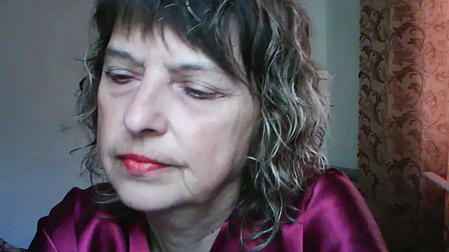 ElizabethGorden online show from May 17, 2026, 4:23 am