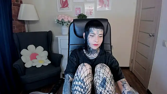 Snapshot of Bloood__Mary chatting on July 13, 2026, 12:59 pm Bloood Mary online show from July 13, 2026, 12:59 pm