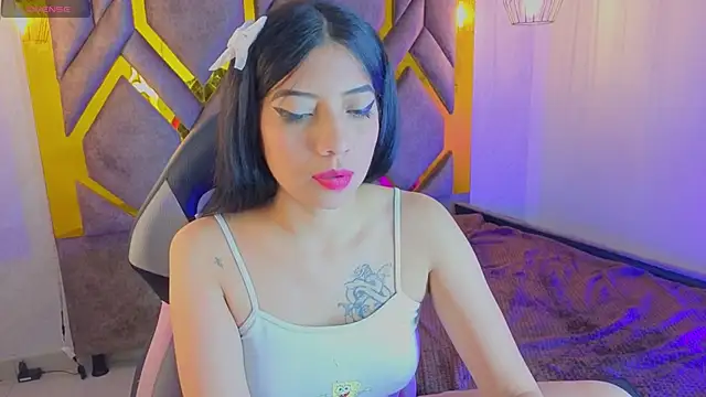 Ey Im simone  online show from May 4, 2026, 1:47 pm